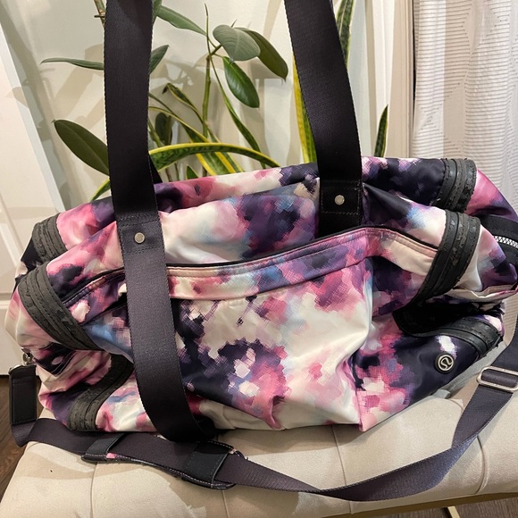 lululemon athletica Handbags - SOLD!!!🎉 Lululemon urban warrior duffle